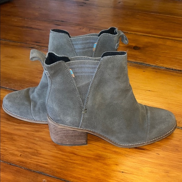 Toms Women's Ankle Boots in Gray Suede - Picture 3 of 4
